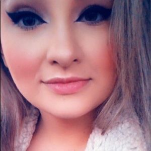 Meet your Posher, Desiree